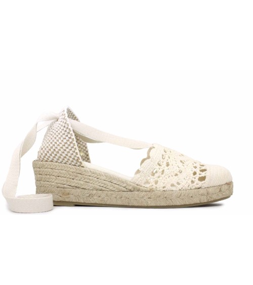 ALPARGATA DE GANCHILLO CON CUÑA Y CINTAS