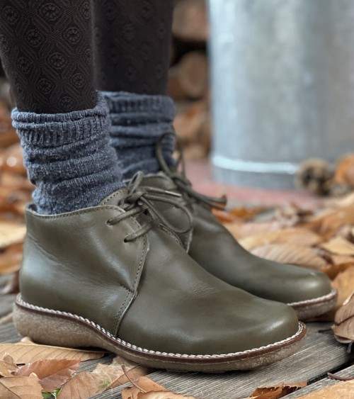 LEATHER BOOT WITH SHEARLING